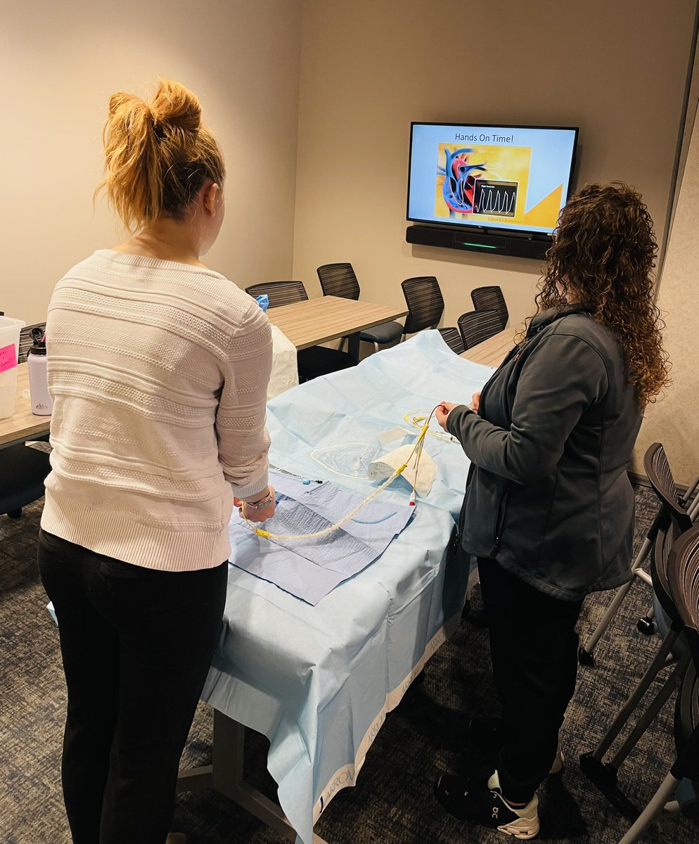 👀 Peep our @UVAHealth #CriticalCare #AdvancedPracticeProvider fellows learning the basics of PA-catheter management and insertion at our recent skills workshop. Comes in handy during their winter thoracic and cardiovascular rotation!  🫀🫁🩺🩻 #PAsdothat #NPslead #APPFellowship