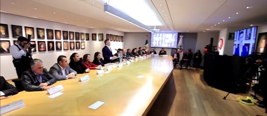 HContrerasZ's tweet photo. El día de hoy, estuvimos en el PRI Nacional, donde sesionamos en la Comisión Política Permanente, en la que aprobamos grandes acuerdos. Un proceso interno de selección a candidato a Gobernador en el Estado de Coahuila
🧵
1/2 https://t.co/axG8LhKoKD