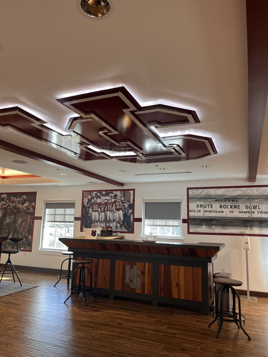 zj_charms60's tweet photo. Great visit today at Hampden Sydney. Had a great time @Coach__Talbert @HSCathletics #rolltigers #hsctigers https://t.co/ItA3fZg9TV