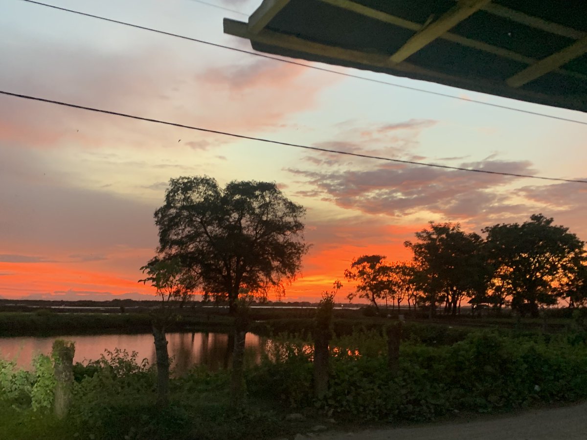Smilaaa_'s tweet photo. @radenrauf Sunset depan rumah https://t.co/yc04kFRcCc
