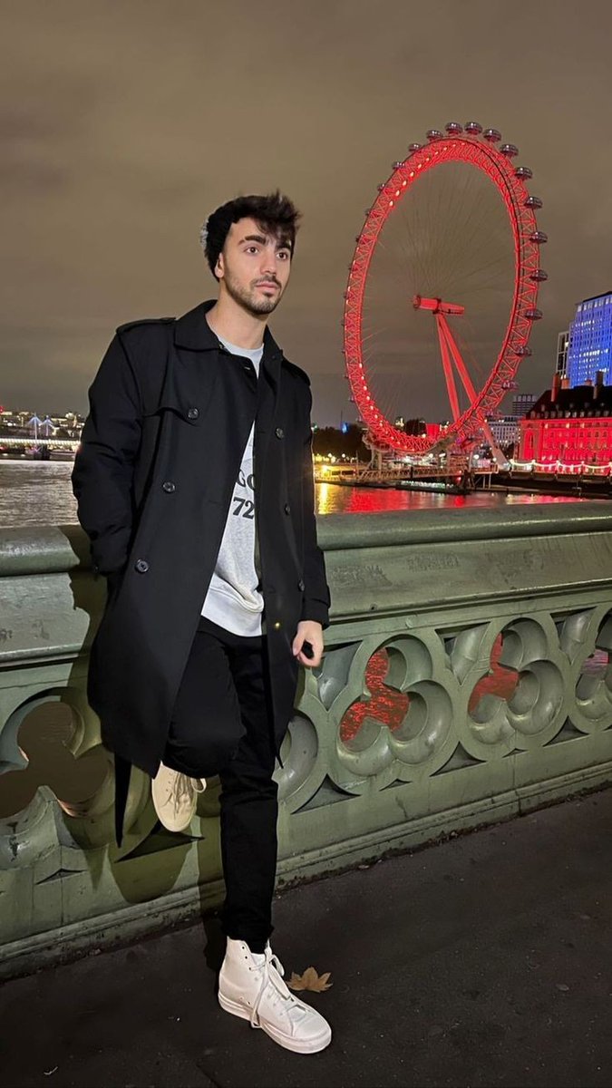 vigevanistrash's tweet photo. holaaa, soy vicky, soy de argentina y conozco a federico desde 2019, pero estoy en el fandom desde 2020. tengo esta cuenta súper muerta pero quería hacerlo jsjskd. tmb queria integrarme un poco más al fandom otra vez :)) #integracionfv https://t.co/pc9ClSdHe3