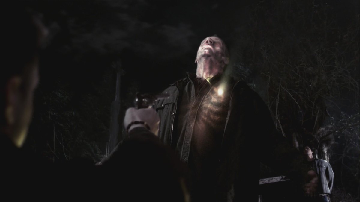 spnviciados's tweet photo. Só essa cena do Dean, finalmente matando o Azazel no final da 2ª temporada de Supernatural, já é maior que carreiras

#Supernatural https://t.co/XN3v3clQnF