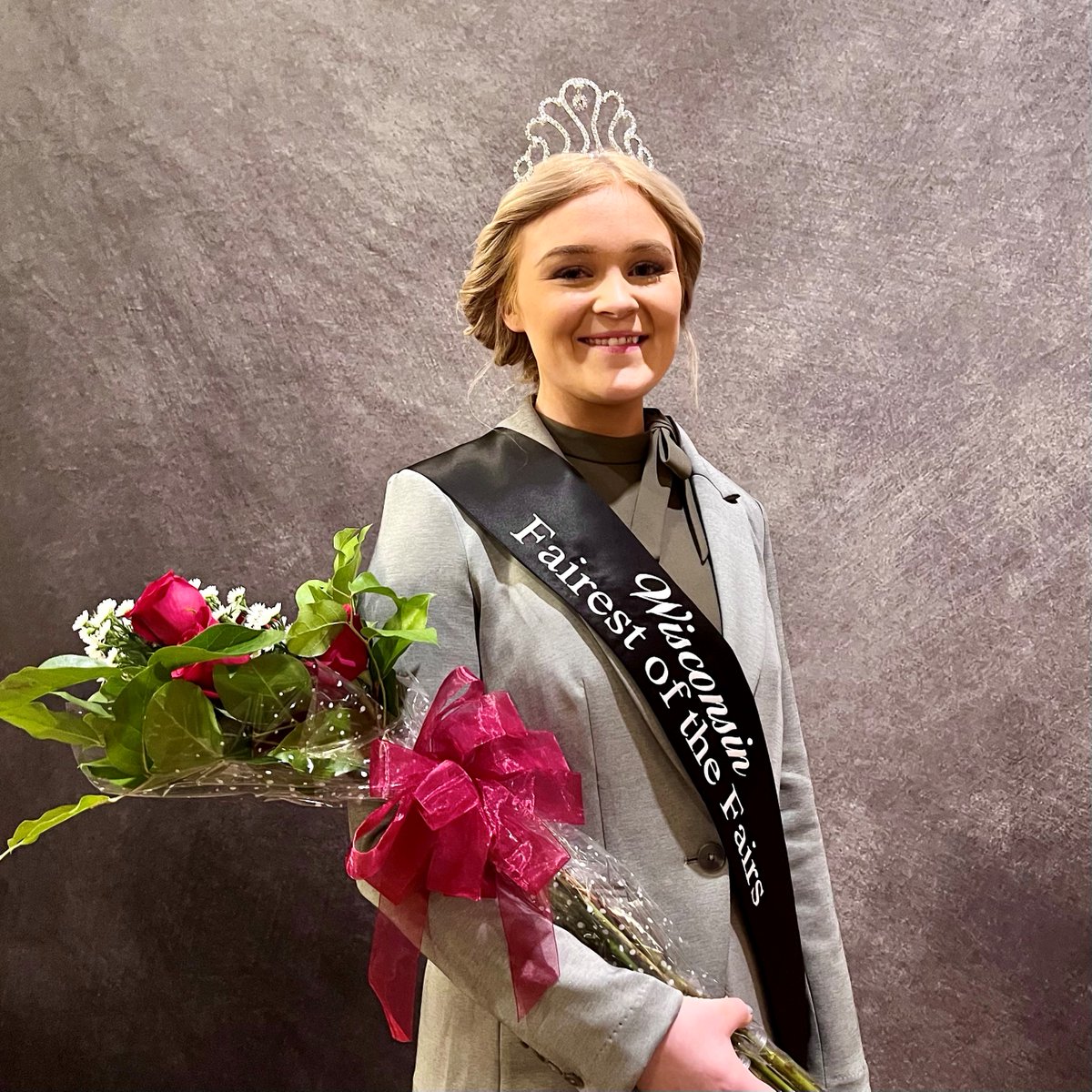 wistatefair's tweet photo. Congratulations to our 2023 Wisconsin Fairest of the Fairs, Sharlene Swedlund from Green County Fair! Sharlene was just crowned at the Wisconsin Association of Fairs convention this evening. https://t.co/aq0TfKVaQX