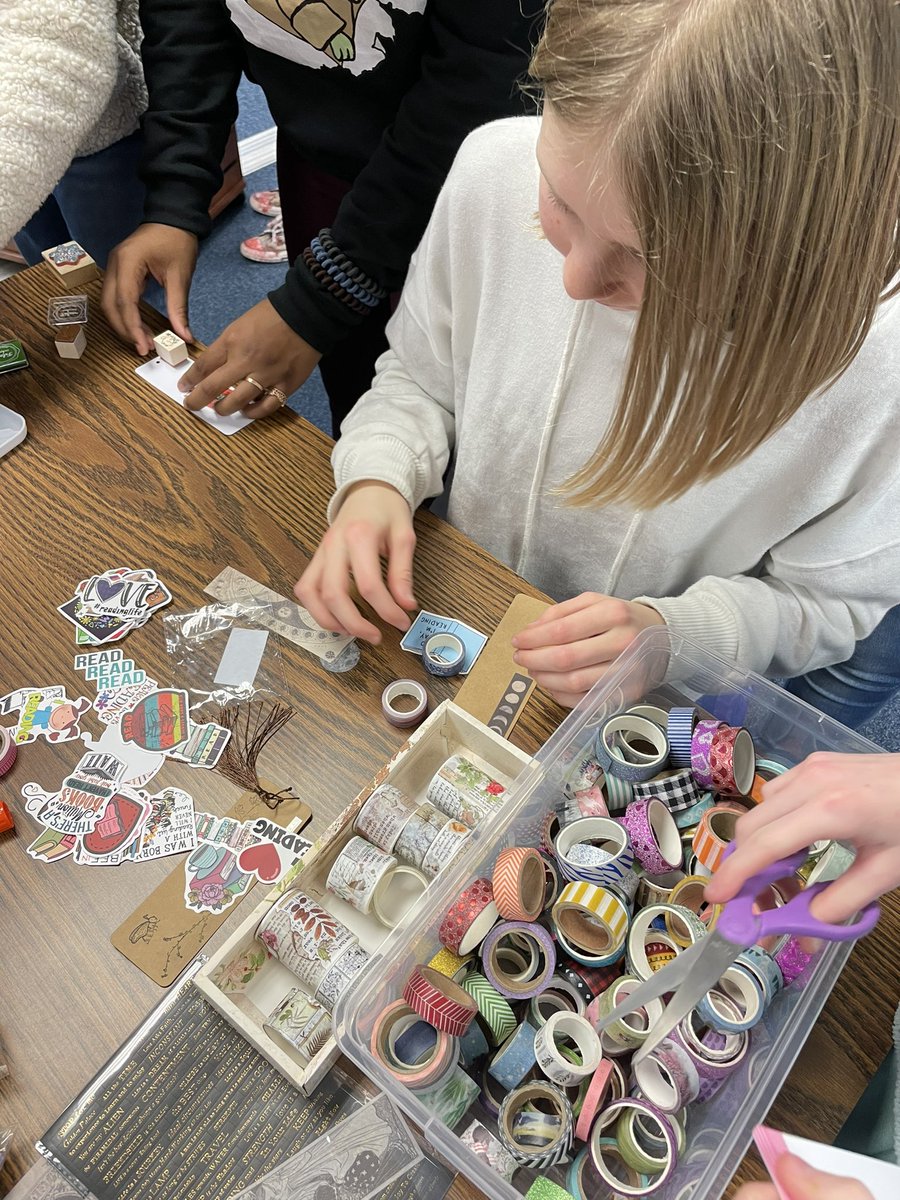 cpsmyers's tweet photo. Today FACS and the Media Center joined forces for the first of 4 opportunities students will have to create book marks. We had 30 kids today making traditional bookmarks with a variety of materials. #wmsfacs #reading #create #bookmarks @westvikings https://t.co/F3LWP3sQwM