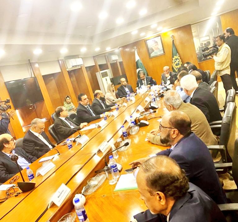 ARJumani786's tweet photo. Pakistan People's Party Senior Central Leader, Senior Parliamentarian MNA Dr,@ShahNafisa attending #80th and #81th meeting of the Standing Committee on #Finance and #Revenue held at Karachi .
@BBhuttoZardari @AseefaBZ https://t.co/hrybXr5AWp