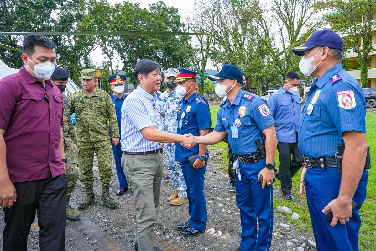bongbongmarcos's tweet photo. Katuwang ang iba’t ibang ahensa, sisikapin nating maibigay ang kanilang mga pang-araw-araw na pangangailangan hanggang sa makauwi sila sa kanilang mga bahay. https://t.co/9Zkvlr9BW6