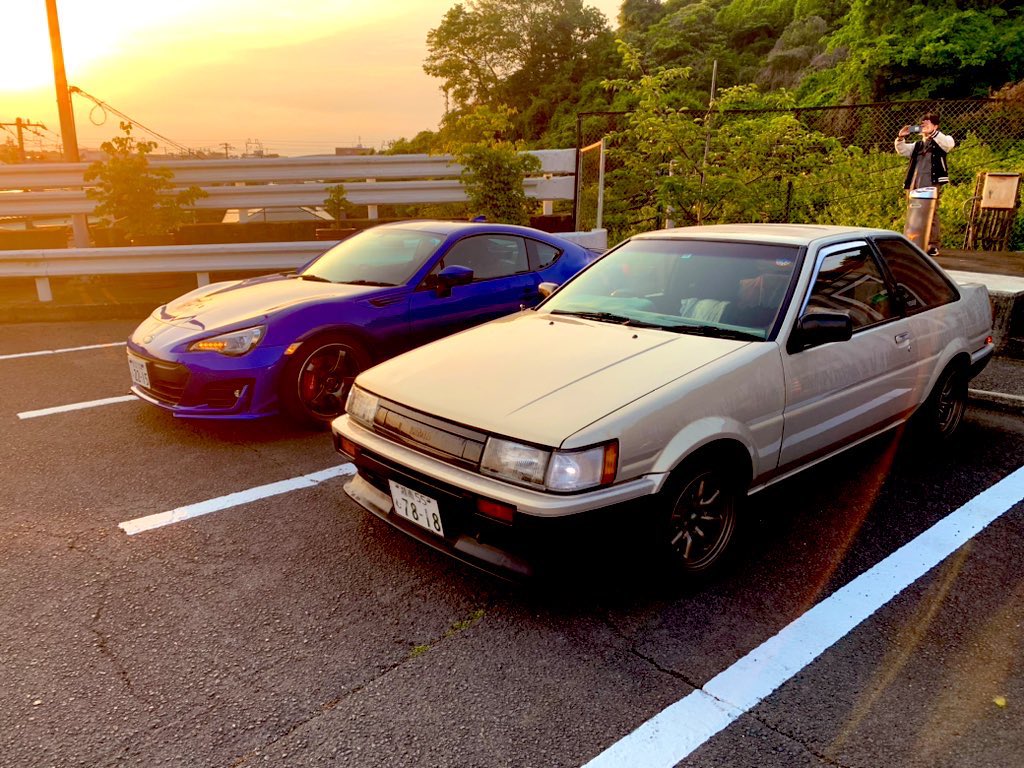 roadsid20995384's tweet photo. #コレはたぶんずっと乗り続けるやつ

所謂イイ歳…を完全に通り過ぎて
クルマの愉しさ、に触れ

最初で最後…
そんな気持ちで出逢えたZC6

兄貴殿のAE86
車齢39歳。オーナー歴26年、
走行47万km超

私が降りる時、このレビンとタメ張れるくらいの関係で終われたら
私の人生、もうそれだけで勝ち確だな https://t.co/1ShO9HzoJk