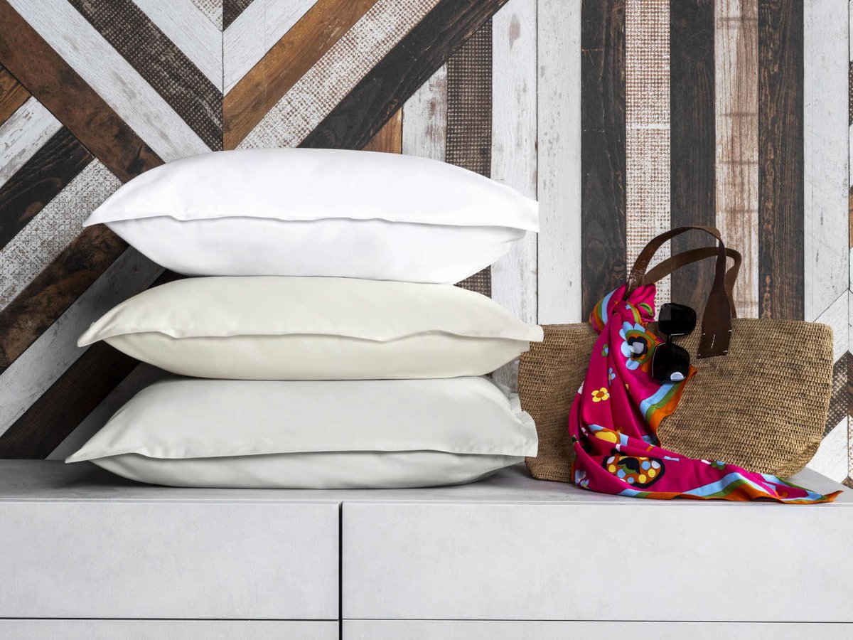 DefiningEleganc's tweet image. “Keep it simple” is an old adage that may be true for bedding. Signoria Lineare Percale bedding may be a perfect example. The duvet and sheeting are luxurious but do not distract from beautiful decor...definingelegance.com/blog/archives/…
#PeacockAlley #DefiningEleganceDotCom #Duvet