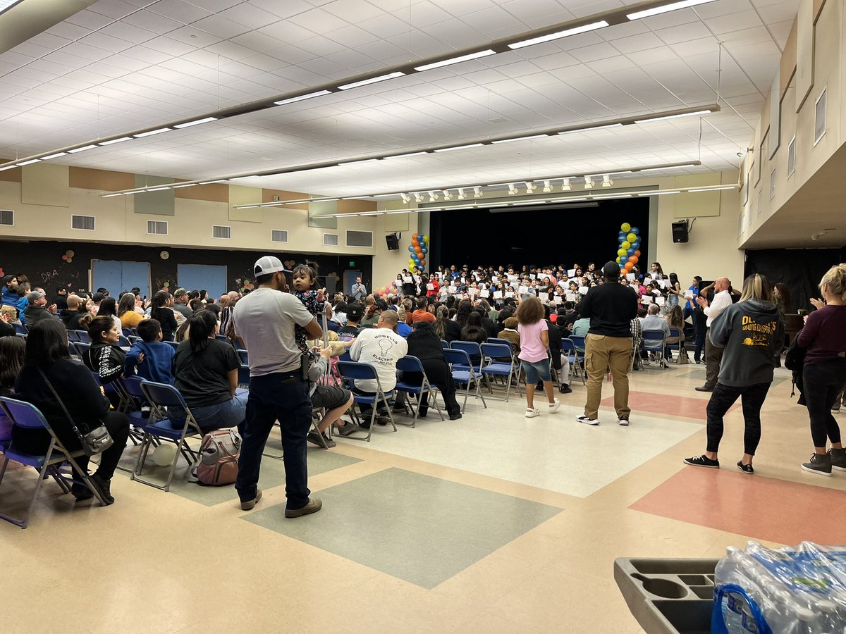 Great turnout at tonight’s QT 2 Awards ceremony, three different programs! Shine away Diamondbacks! 🌟 

#draleadstheway