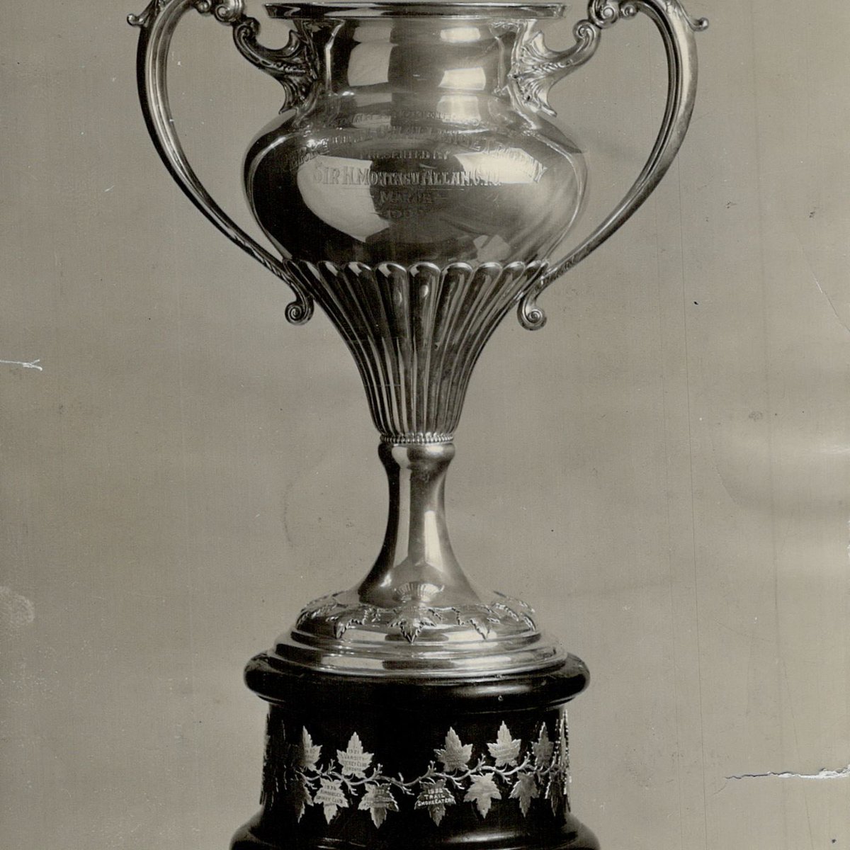 Exciting news out there.  Hearing word of an Allan Cup tournament being played in Dundas Ontario in April! Cannot wait to see this beauty in public again. #AllanCup <a href="/Chinook_Hockey/">ChinookHockeyLeague</a> <a href="/AllanCupHockey/">Allan Cup Hockey</a> #SeniorHockeyAAA