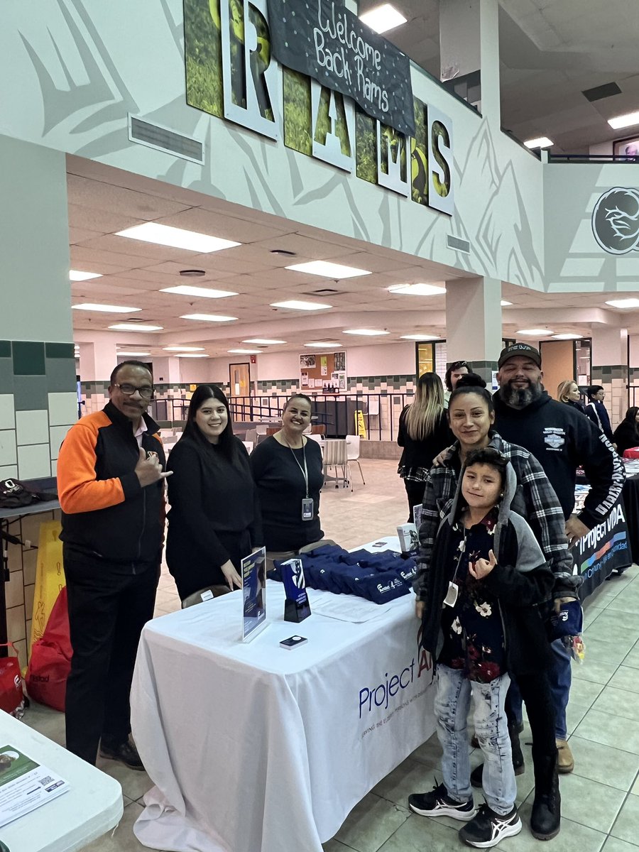 Montwood Feeder Military Family Palooza Resource Night @MontwoodHS  @SISD_PR @ftbliss a success! Thank you to Project Dandelion Kacey Diaz, our liaisons, CIS, counselors, partners in education, military unit for showing up & sharing your resources! #mhsRambassadors