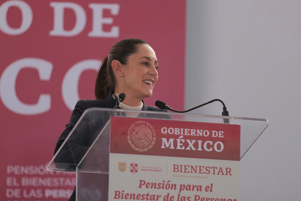 Bety_Olivares's tweet photo. Ayer continuamos apoyando desde #Iztapalapa la entrega de las #TarjetasBienestar a l@s adultos mayores, estuvieron presentes la Jefa de Gobierno, Dra. @Claudiashein y la Secretaria de Bienestar del Gobierno de México, @A_MontielR. 1/2 https://t.co/UusVxxmGrw