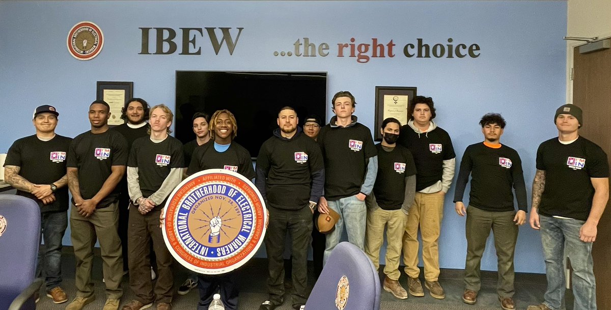 IBEW569's tweet photo. #IBEW569 swore in 13 new members at our Union Hall in #SanDiego! ⚡️ Welcome to the #Union and a career with great benefits, pay, and learning opportunities! #UnionStrong #1u #IBEWproud #livebetterworkunion #Apprenticeship #IBEW https://t.co/NWpvRL5ZMJ