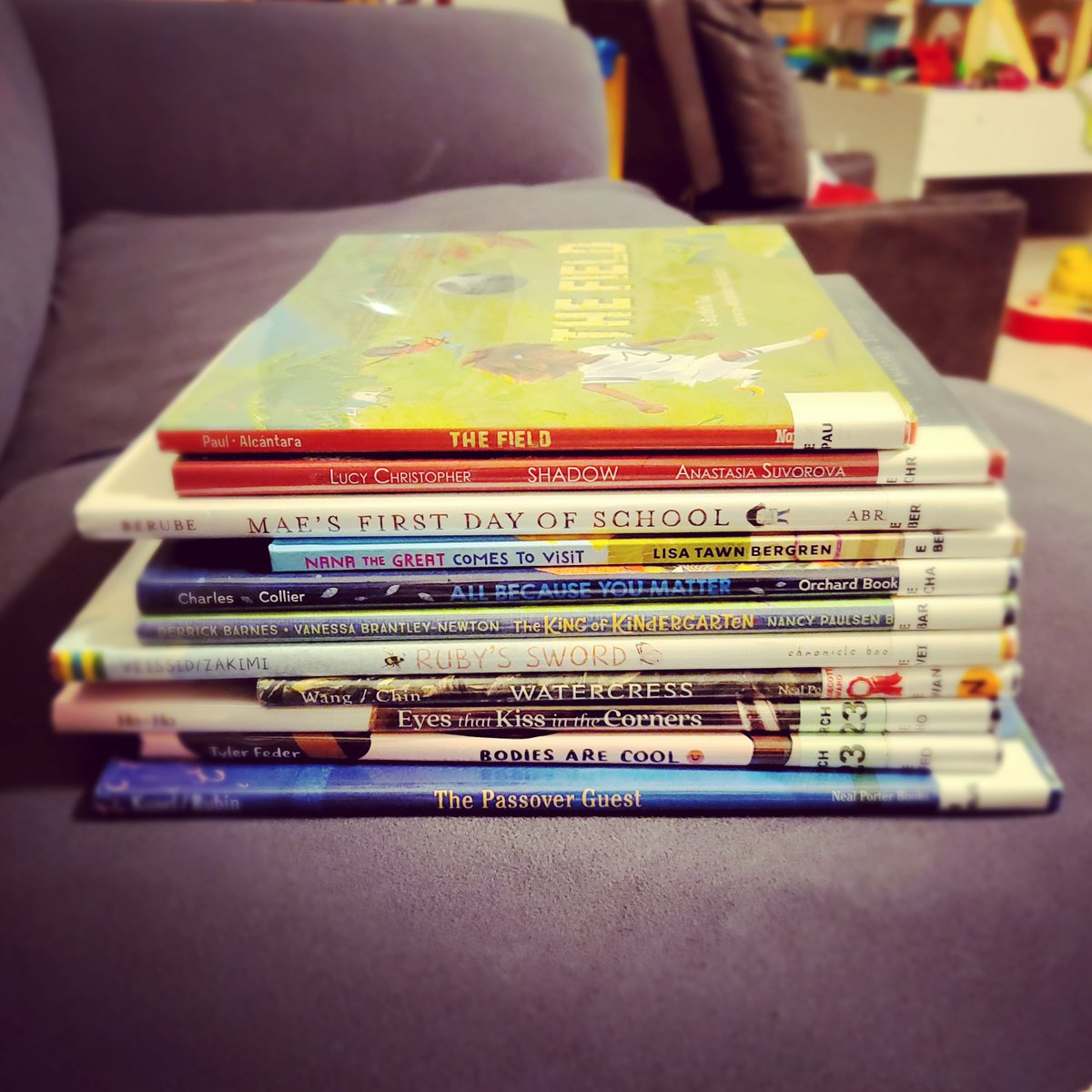 Rachelrcreates's tweet image. 11 books towards my goal of 100!

Looking for #picturebook inspiration from the last 5 years? Might I suggest... a 📚🧵

#writingcommunity #picturebooks #kidlit #kidlitart