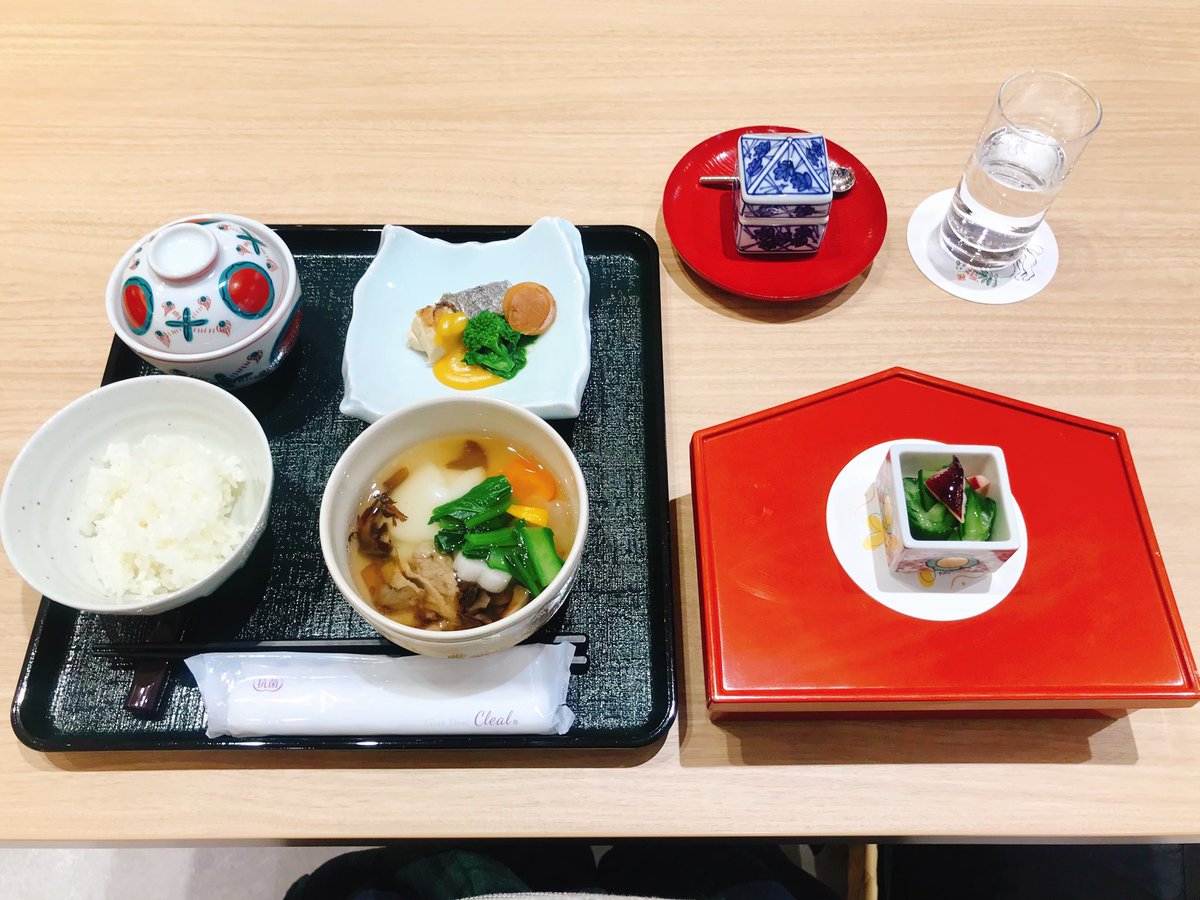 45YK's tweet photo. フジテレビ『カチヘン』番組内で考案したデザートを提供中の新宿調理師専門学校 レストラン「饌」に行ってきました✨

喰後膳に野田村産の山ぶどうや岩手県産くるみを使用しています👩🏻‍🍳

お食事膳のお雑煮碗や縁起のよいお料理も一緒に召し上がれます😋

1/31(火)までの期間限定です🙋‍♀️
この機会に是非💓 https://t.co/ln0n9QO2mk