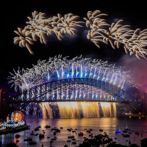 Lex_andriaa's tweet photo. Very exciting to announce @stacecadetmusic signing &amp; the new release 'Light Me Up'! 🔥This absolute tune was used in the Sydney NYE Fireworks and sparked some cool presave activations with Snapchat, OOH and Geofencing. 
Give it a listen: https://t.co/1NrWxpSiy5 https://t.co/IOf3ywmfPI