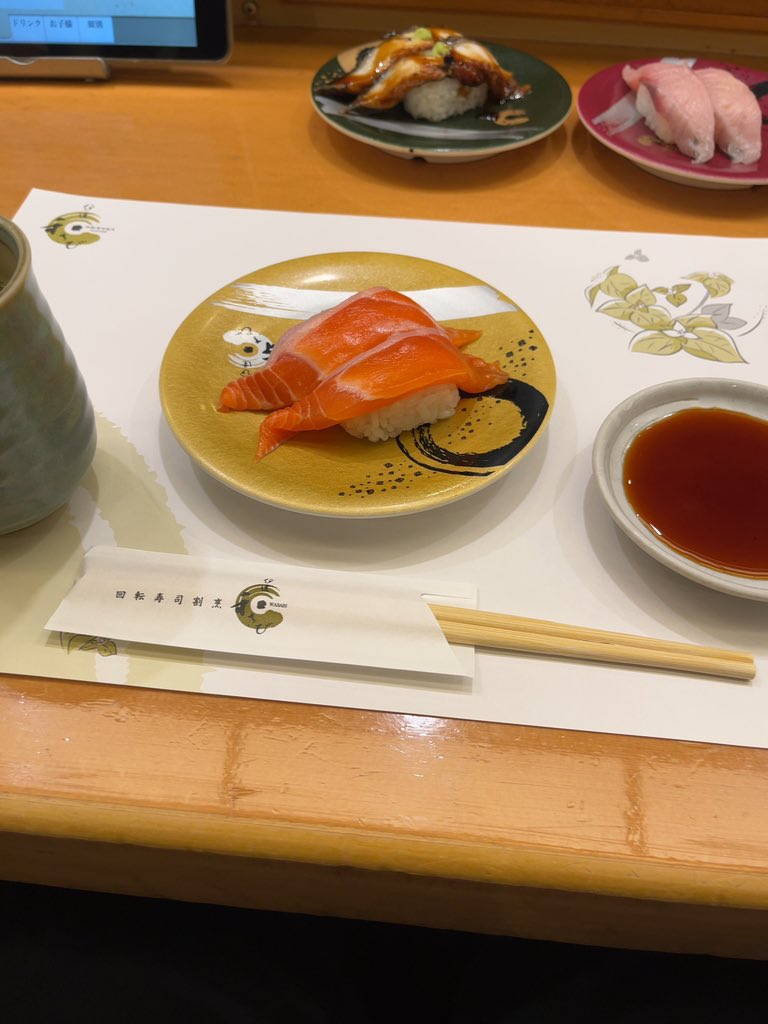 飯テロリストことじょんアイアンです🫡笑 室蘭市内でお寿司屋さんは数店舗あるけど 海鮮丼専門のお店あったら良いなぁと 思うのは僕だけかなぁ？😊🍣