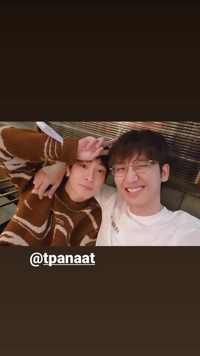 |230112| Update Story:

Lâu quá mới thấy 2 em chung khung hình. Chời đất ơi khoác cổ bá vai say hi các kiểu 🤭

#titlekrt
#กลจของตต