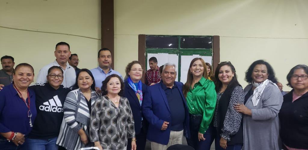 SNTECinco's tweet photo. 🤴🏻 El día de hoy en #NuevaRosita, el Maestro @EverardoPadron5, Secretario General de la #Sección5, llevó a cabo la tradicional partida de rosca en donde estuvieron presentes distinguidas autoridades: https://t.co/oi5TEQAOEd