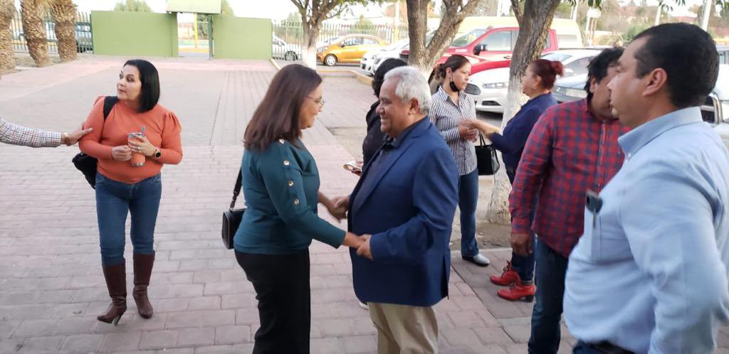 SNTECinco's tweet photo. 🤴🏻 El día de hoy en #NuevaRosita, el Maestro @EverardoPadron5, Secretario General de la #Sección5, llevó a cabo la tradicional partida de rosca en donde estuvieron presentes distinguidas autoridades: https://t.co/oi5TEQAOEd