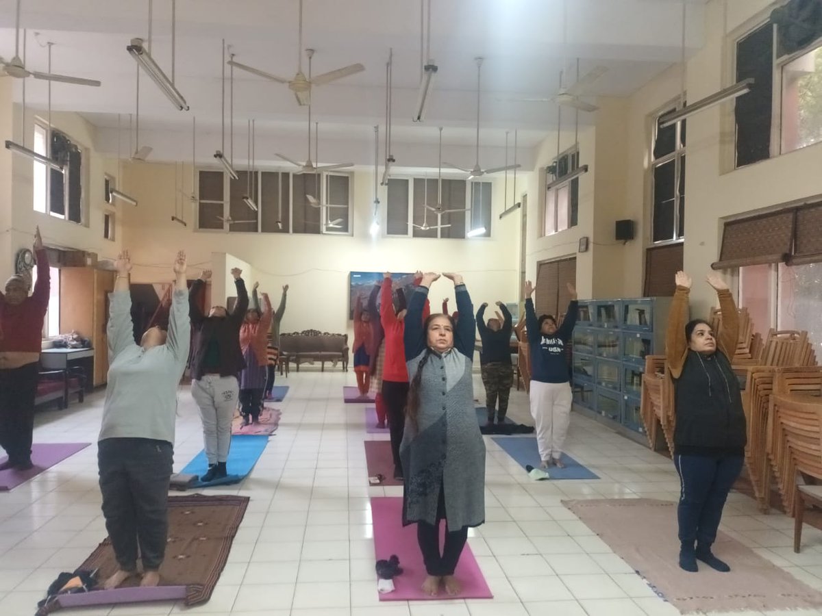 Dillikiyogshala's tweet photo. "दिल्ली की योगशाला"- B4 library,Safdarjung enclave, Delhi
#DilliKiYogshala
#दिल्लीकीयोगशाला 
#Yoga https://t.co/aThRDjT0Va