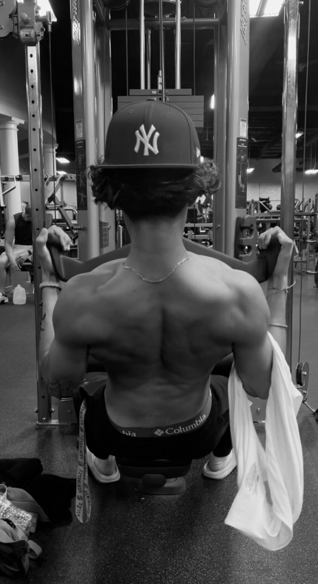 urdadeddie's tweet photo. Who wants to hit cardio after back ? 😜 https://t.co/ya34rufxxg