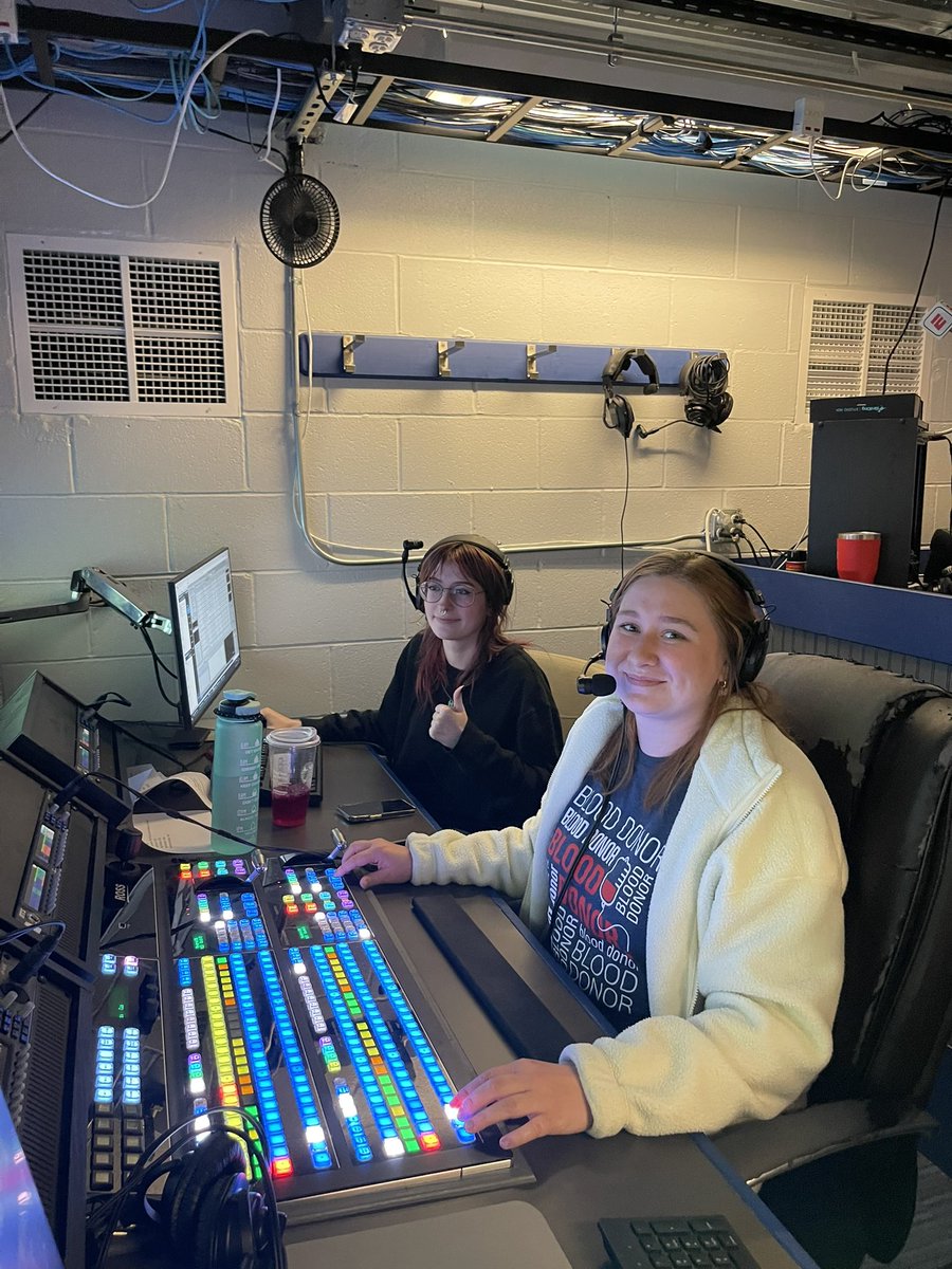 C3Studios_CCISD's tweet photo. Love seeing our @CCISD_CTE grads working around town @RiceAthletics @UHCougars ! #Whoop #GigEm - we have our first @ClearCreekISD grad working for @12thManP @ClearSpringsHS @ClearBrookHS https://t.co/MbZmfMBtNC
