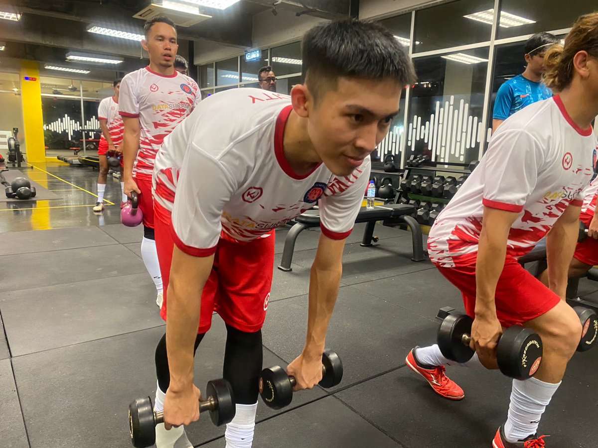 KakiJersi's tweet photo. KL City FC with their latest training kit. Preparing for 2023 MPFL campaign. https://t.co/ipEAVtTDPm