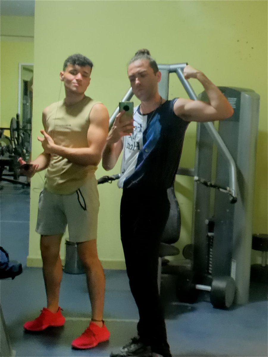 rizosaldoble's tweet photo. Llegando a la ciudad🙌
#parejafit #gaycouple #cancun # https://t.co/aKu428t8MR