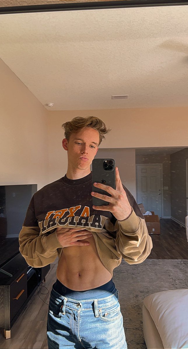 WonkaTiktok's tweet photo. ignore my dirty mirror https://t.co/KazGZGrA0W