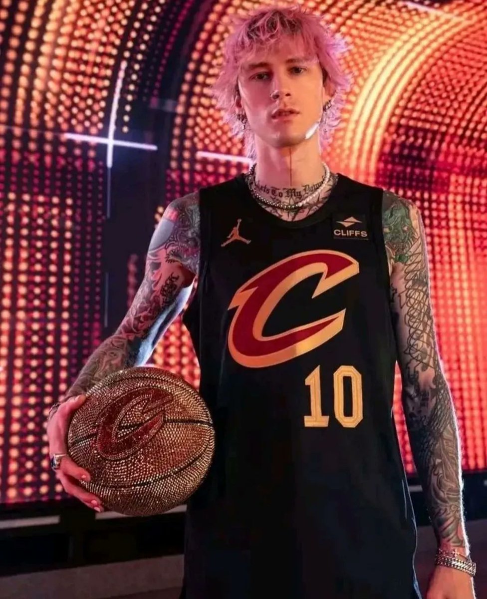 hoteldiablo_xx's tweet photo. NBA All-Star Celebrity Game (2022)๐
@machinegunkelly @meganfox #nba #mgk #colsonbaker #machinegunkelly #mrpink #theblondedon #meganfox #mrspink #iamgood #estfam #est4life #est19XX #estfamily #sports #mainstreamselllout #celebritybasketball #taurus #hoteldiablo #undnlaqr https://t.co/Nkt3XHS0R6