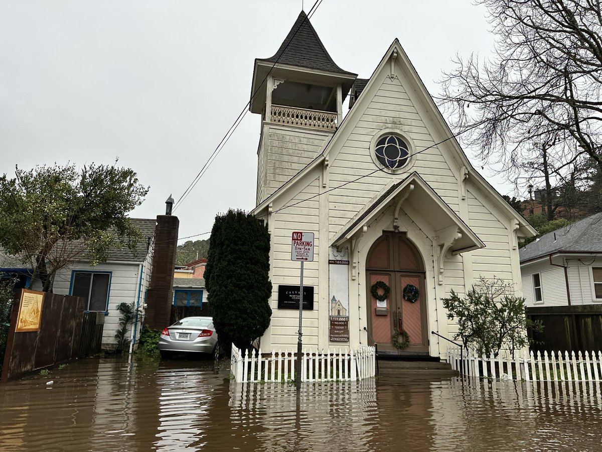 engine1589's tweet image. My drive home today. It might be time to start building a boat. #AtmosphericRiver #Marin #BayArea #WestMarin #Bolinas