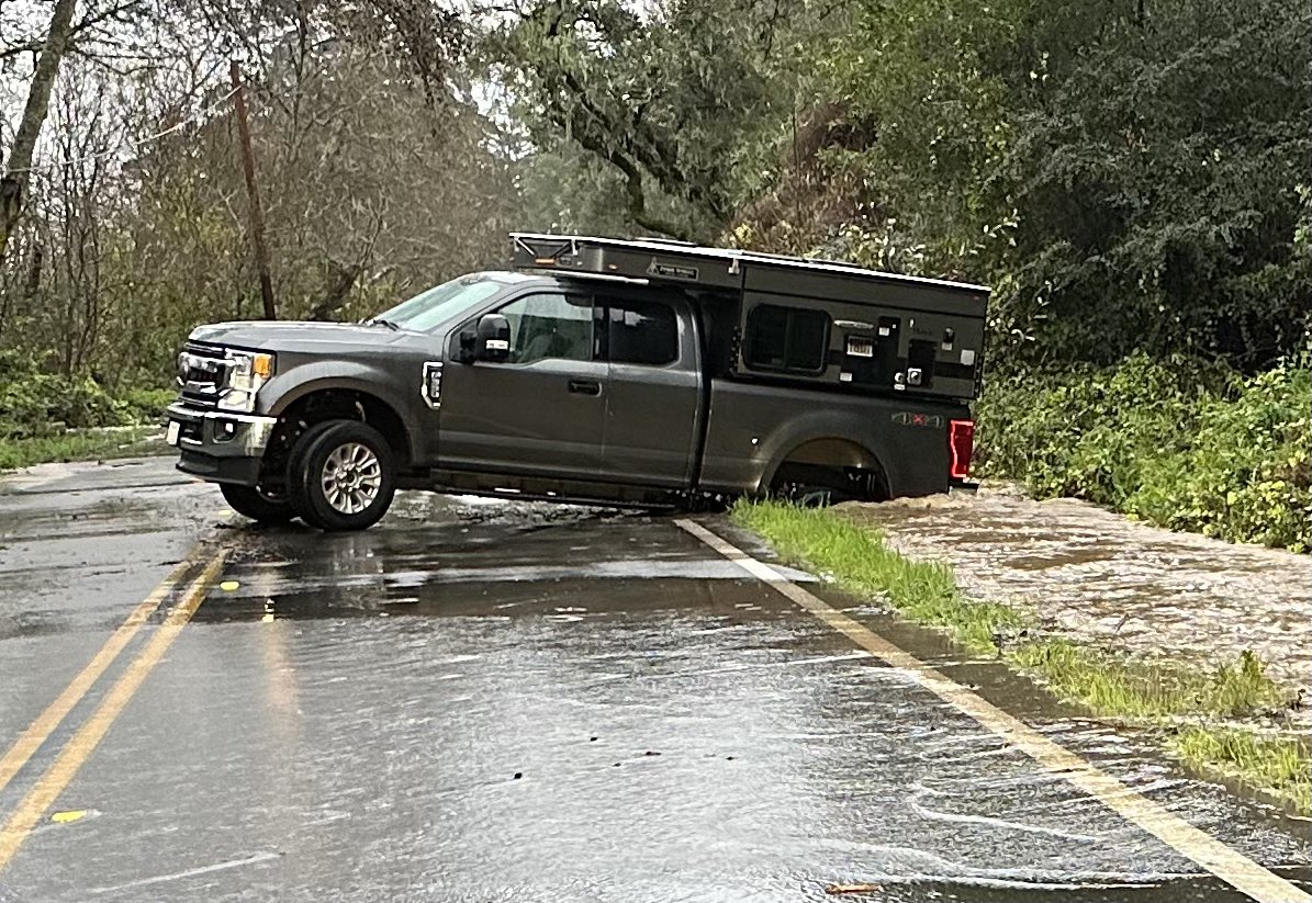 engine1589's tweet image. My drive home today. It might be time to start building a boat. #AtmosphericRiver #Marin #BayArea #WestMarin #Bolinas