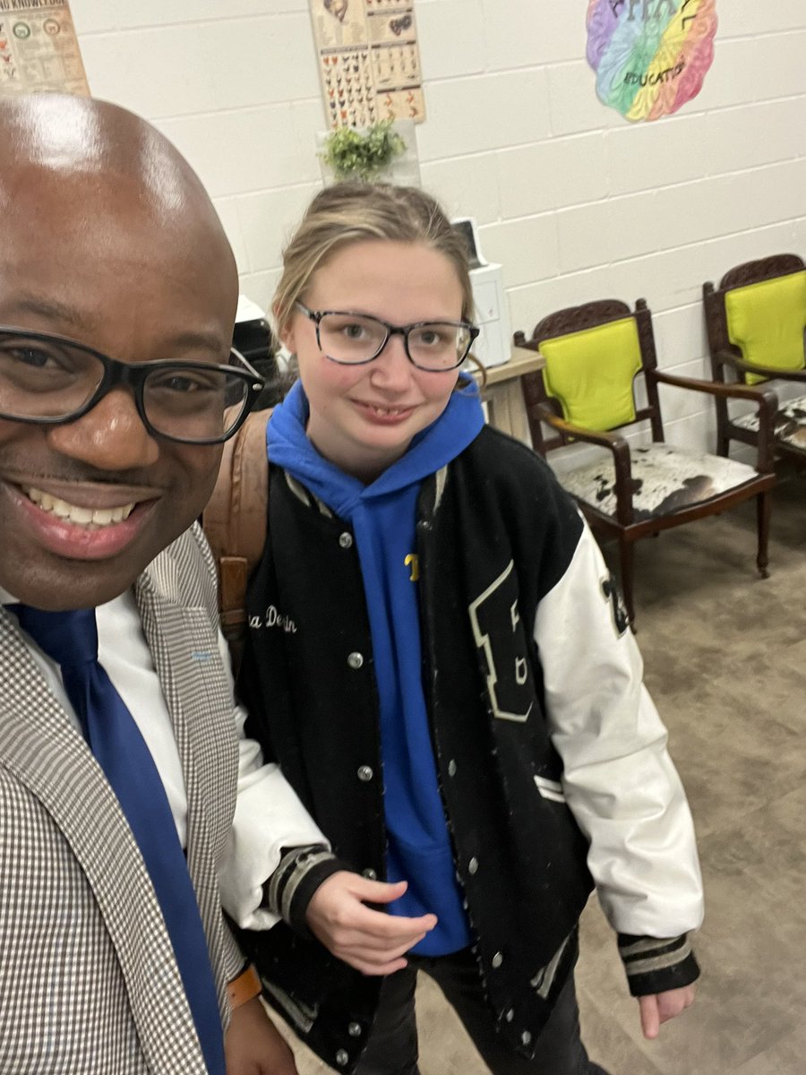 DrSetItOff's tweet photo. Today, Charity White (@sheacademicallylocdn) and I completed four workshops at Elberta High School. The topics are ”Dress to Impress” and “Interviewing Skills.”
#DrSetItOff https://t.co/twCeXtwIta
