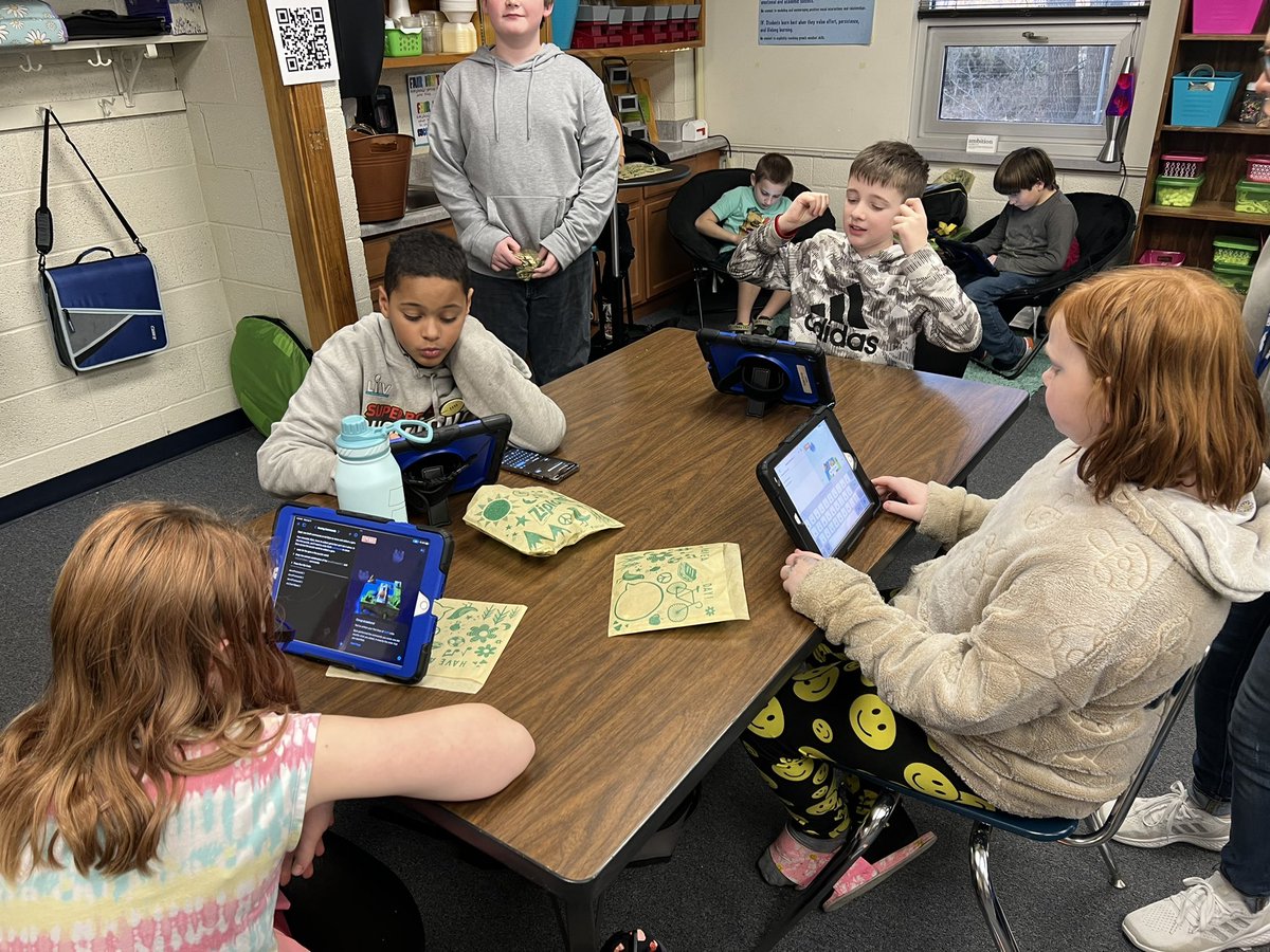 Luv4Students's tweet photo. First day of Tech Club was a HUGE success! Over 30 HMS students spent time in Swift Playground exploring the world of coding! Shoutout to the #440 APLS team for providing this opportunity! @hiebert_amy @VlamisMath @santoya_14 @MistyFaudel @MuellerTeach @BRADENBROWN85 @KyleRegier https://t.co/RZIzjtpfI4