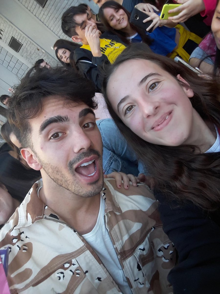 joana_milner's tweet photo. Hola soy joana (joa), sigo a Fede desde dosogas no recuerdo en que año creo que desde el 2018, tengo una cuenta en ig para el , stansfede , y acá les dejo una foto de cuando lo conocí #INTEGRACIONFV https://t.co/9nBtuH8LPv