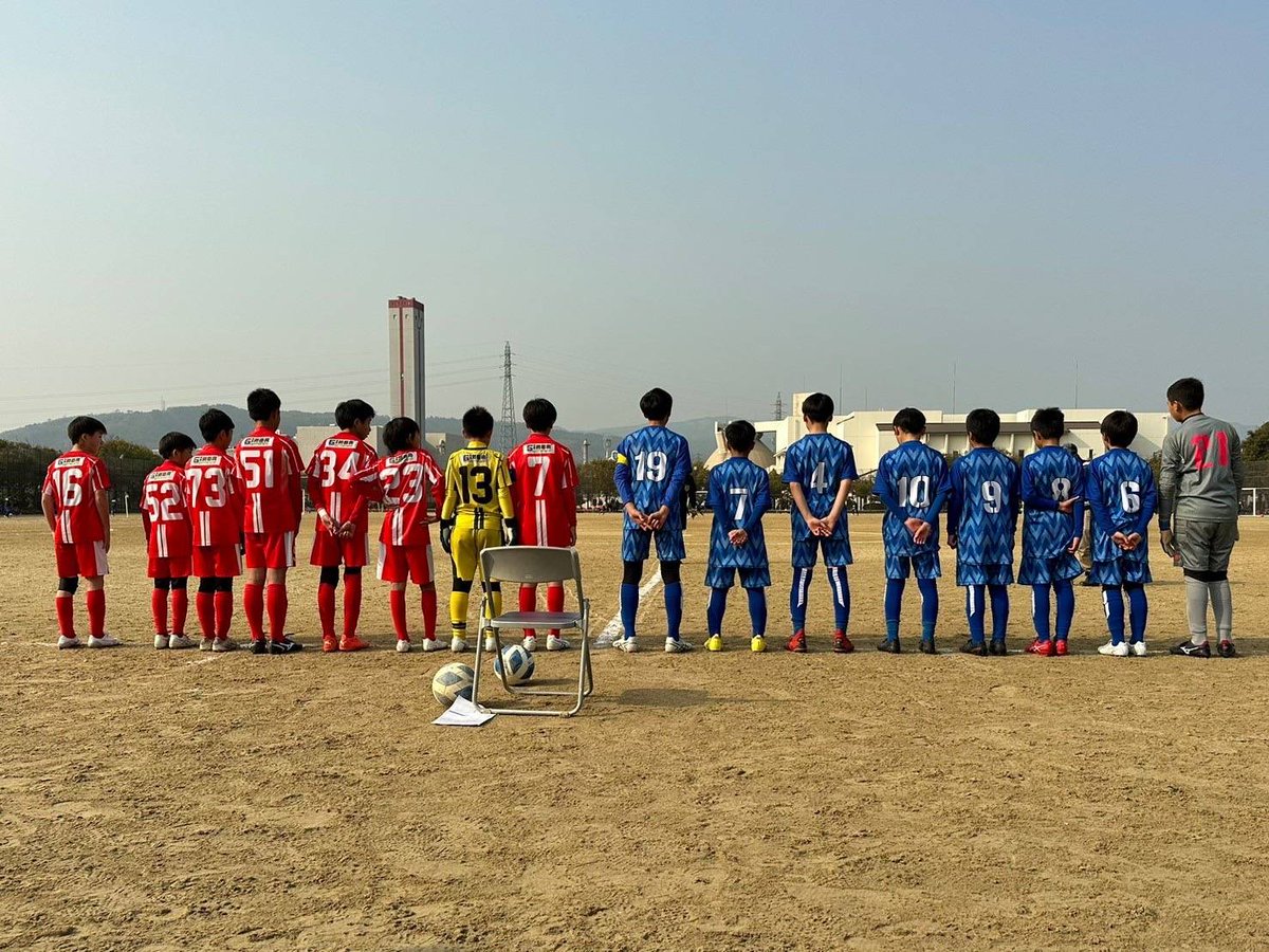SFIDAs's tweet photo. #ボルト東山FC 🤝 #sfida 

sfidaユニフォームを纏う #ボルト東山FC がサンガカップ第45回京都少年サッカー選手権大会に挑みました！

2試合連続のクリーンシートで3回戦に進出🔥
sfidaはボルト東山F.Cの挑戦を全力で応援しています。

#スフィーダ 
#forthechallenger https://t.co/1KFxJqF01e