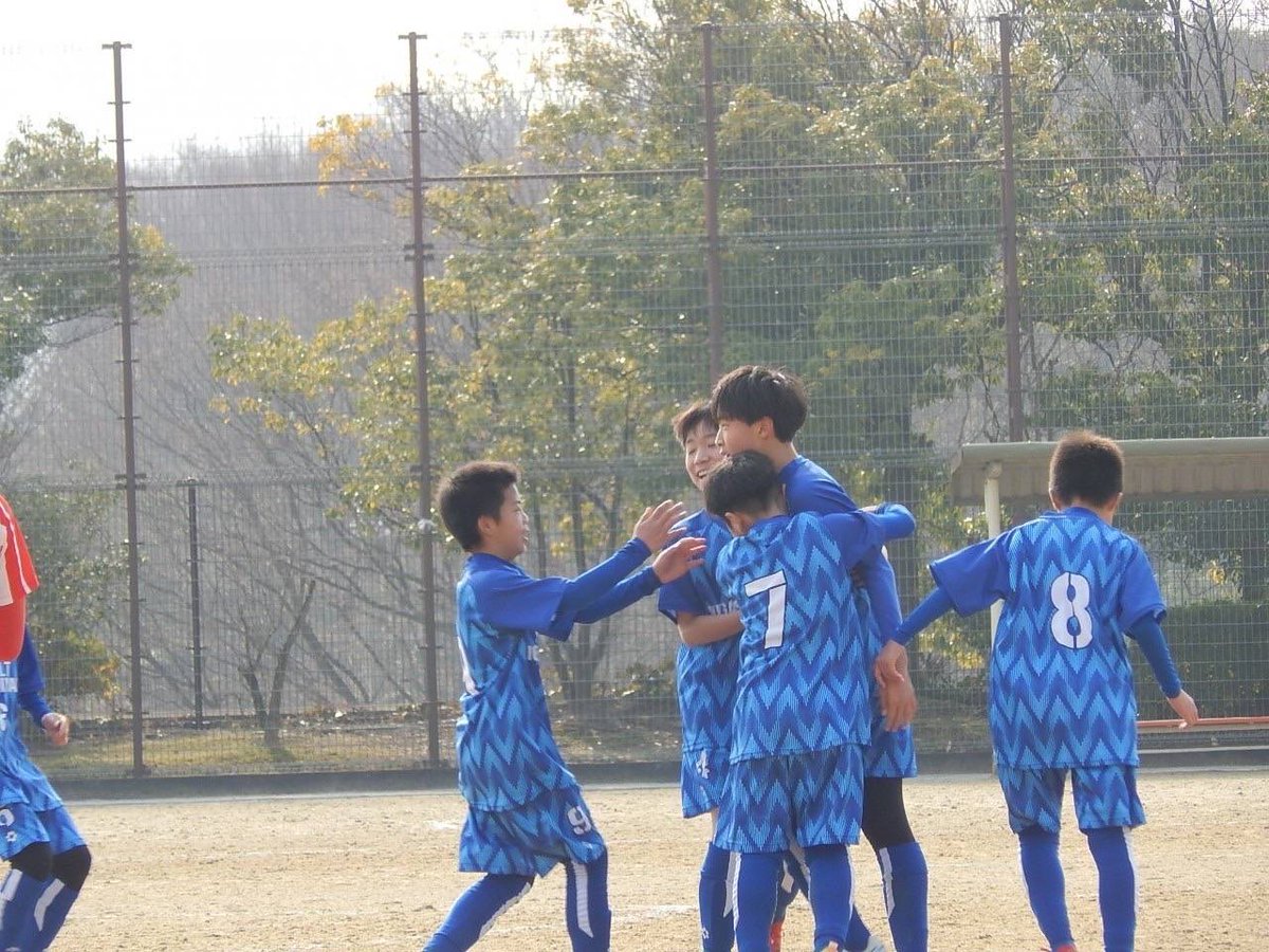 SFIDAs's tweet photo. #ボルト東山FC 🤝 #sfida 

sfidaユニフォームを纏う #ボルト東山FC がサンガカップ第45回京都少年サッカー選手権大会に挑みました！

2試合連続のクリーンシートで3回戦に進出🔥
sfidaはボルト東山F.Cの挑戦を全力で応援しています。

#スフィーダ 
#forthechallenger https://t.co/1KFxJqF01e