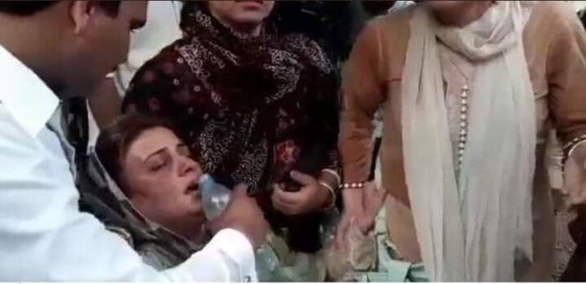 zartajgulwazir's tweet photo. یہ ایونفلیلڈ کی صفوں میں۔۔۔

اتنا سنّاٹا کیوں ہے بھائی؟ 😁

#عمران_خان_ہماری_ریڈ_لائن https://t.co/S9SS5cd6en