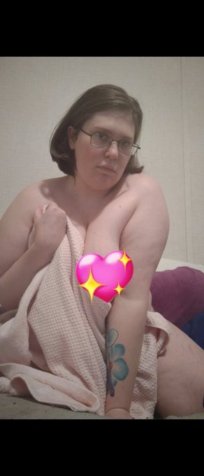 Sneak peak at some photos I took after my shower yesterday. DM for more uncensored pics https://t.co<a href="/tag/feet"class="tags"><span>#feet</span></a>