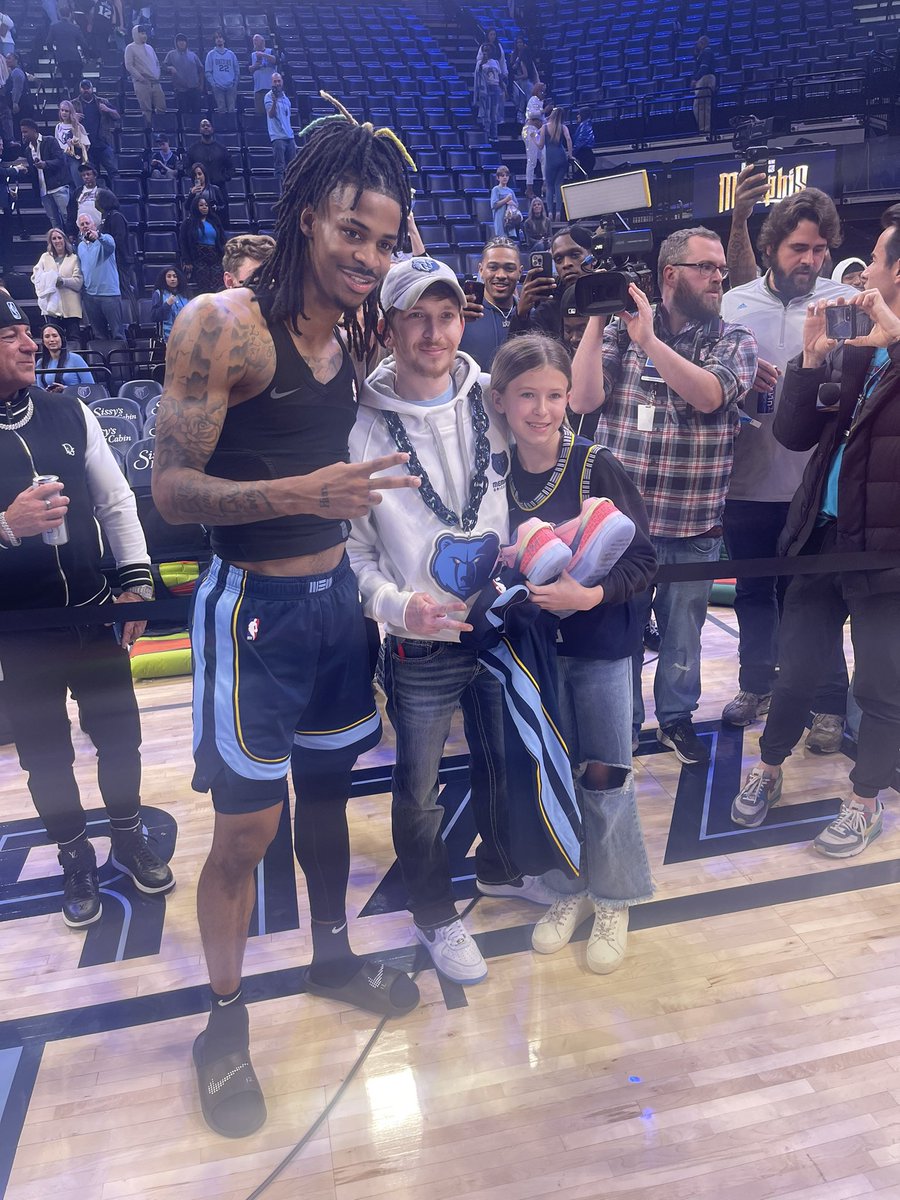 DamichaelC's tweet photo. Ja Morant gifted 11-year old Ellie Hughes a pair of his Ja 1 sneakers and an autographed jersey after his 38-point game. Morant told her that she’s one of just a few people in the world who have the shoe. 
Hughes reportedly had her basketball stolen at the Grizz game on Monday. https://t.co/8p2QKAO8uJ