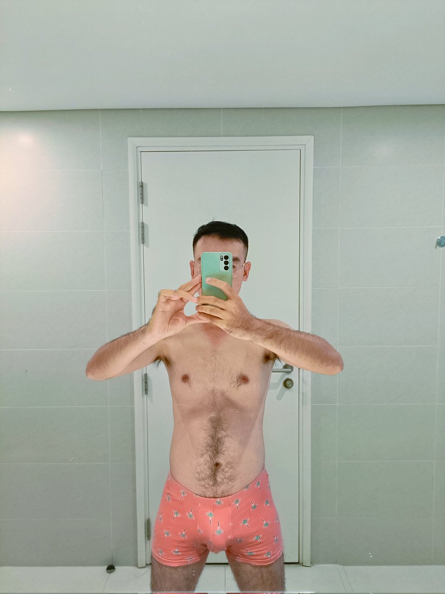 LamTaesub's tweet photo. Where is my Top? https://t.co/IIu6etgDNf