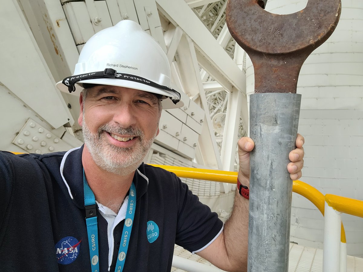 nascom1's tweet photo. “That's not a spanner. That's a spanner!”
The things we do to get a smile. I remembered this huge spanner half way up DSS43, obviously too heavy to lug up and down.The handle was extended to allow 2 people to jump up and down on it. https://t.co/GKpYB6wmKg