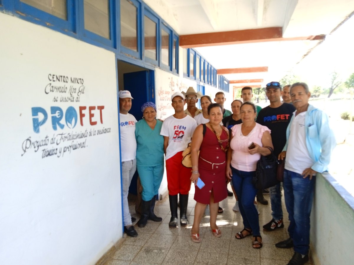 AdrianaBHdez's tweet photo. Seguimos el intercambio con politécnicos agropecuarios, sus profes y  estudiantes motivados por contribuir a la soberanía alimentaria del municipio. IPA Carmelo Noa. #Granma  PROFET @PNUDCuba @CubaMined  apoya. @MINAGCuba coordina @MayraC_88 @YdaelB @elsa_ena https://t.co/rCpsciq4LP
