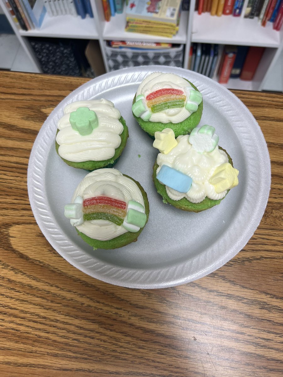 MrsEhlersFACS's tweet photo. Cupcake Wars in Foods! 🧁 Students have been learning about baking different types of cakes. Today they tested their baking, design and fine motor skills to create a holiday themed cupcake. #WeROverton https://t.co/uYM9T9igbW