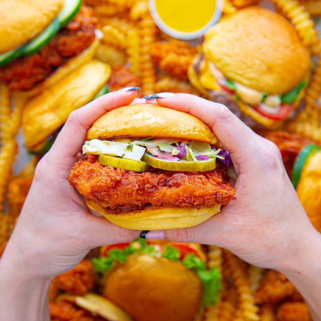 ShakeShack_Ph's tweet photo. Is it hot in here or is it just us? 🥵

Turn up the heat with our Dark Meat Hot Chicken. What's hotter? Order the Dark Meat Hot Chicken and another one for free. Offer runs until 01/15 for Dine In, takeaway, and delivery. You’ve been warned.

#ShakeShack #ShakeShackPH https://t.co/36YOTgjfKo