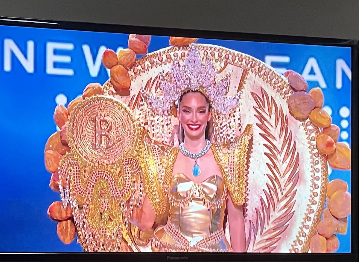 El Salvador hace el ridículo en Miss Universo al presentar como traje típico una alegoría al Bitcoin, una criptomoneda que ha representado sólo pérdidas para el país y que ha llevado a la bancarrota a miles en el mundo.
