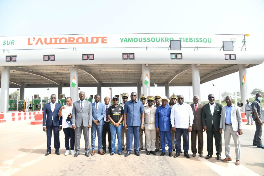 date_africa's tweet photo. 🇨🇮 Côte d'Ivoire : Dr Amédé Koffi KOUAKOU, Ministre de l’Équipement et de l’Entretien Routier a procédé à la mise en service officielle du poste à péage de l’autoroute Yamoussoukro-Tiébissou, ce lundi 09 janvier 2023.
#utdaroute #utdacôte_d_ivoire #utdapéage #utdainfo https://t.co/MGbOwTuQ4v