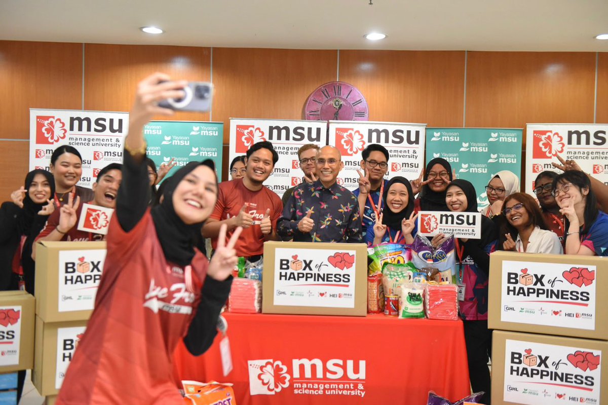 Glad to kick start the flagship program 'Box of Happiness' this year with groceries distribution to 100 B40 families. This collaboration between @MSUMalaysia & GHL Systems Bhd is among the many initiatives that continuously drive the 2G culture of giving & grateful. @MSUscd