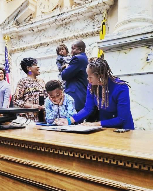 Smith4Delegate's tweet image. I was honored to be sworn in to serve a 2nd term in the Maryland House of Delegates. In addition, I was humbled to move to close nominations for Speaker so that we could reelect @SpeakerAJones to lead our chamber. So blessed to experience this day with my family! #Working4MD